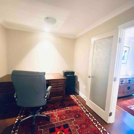 Amazing Location 2 Bedroom Minutes From Downtown فكتوريا المظهر الخارجي الصورة