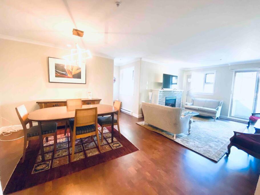 Amazing Location 2 Bedroom Minutes From Downtown فكتوريا المظهر الخارجي الصورة